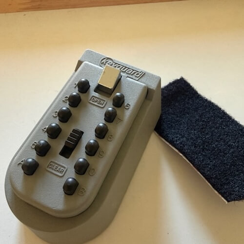 KeyGuard à boutons avec fixation amovible